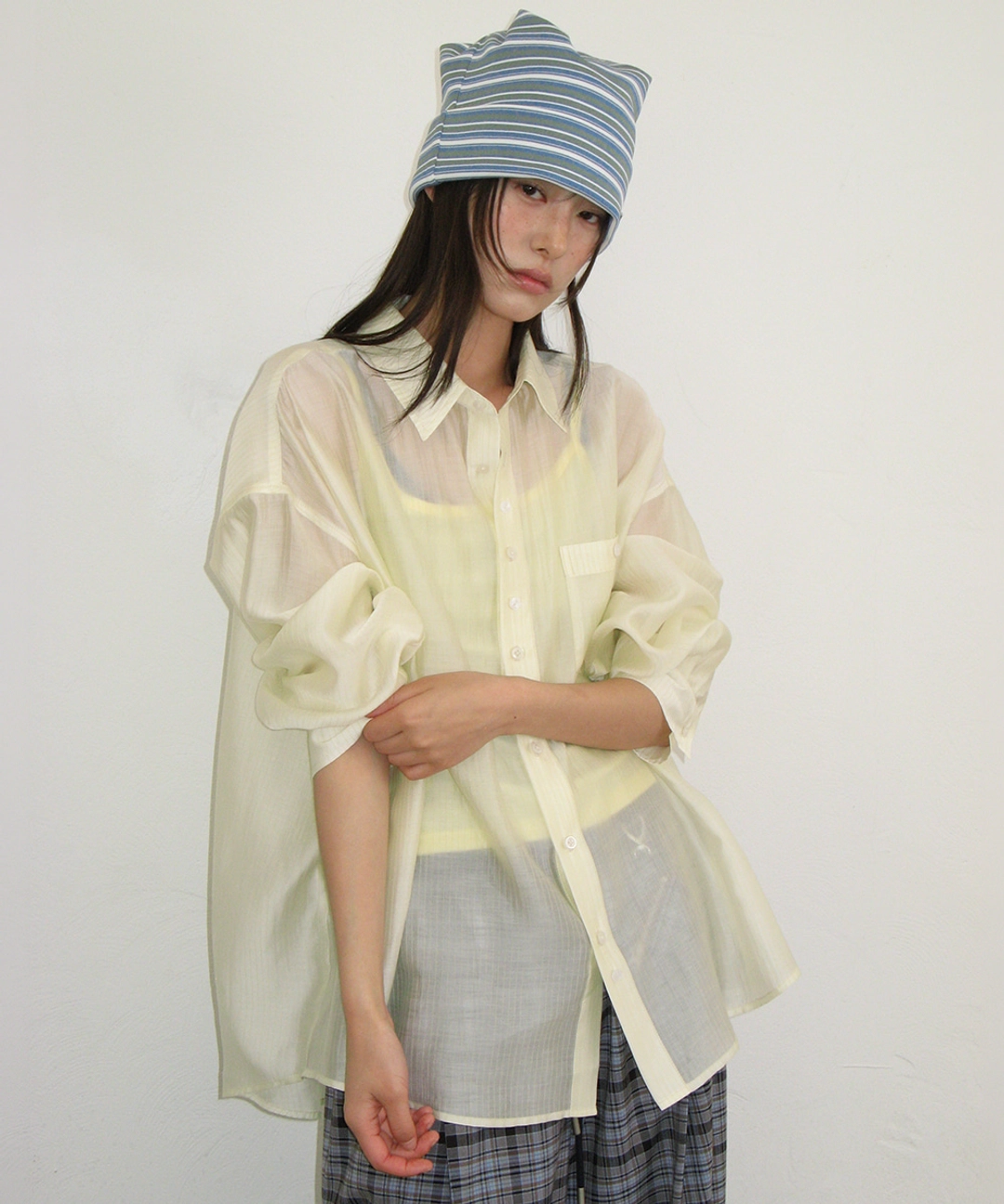 론론 SHEER BUTTON POCKET OVERSIZED SHIRT SOFT YELLOW 상품 이미지 1