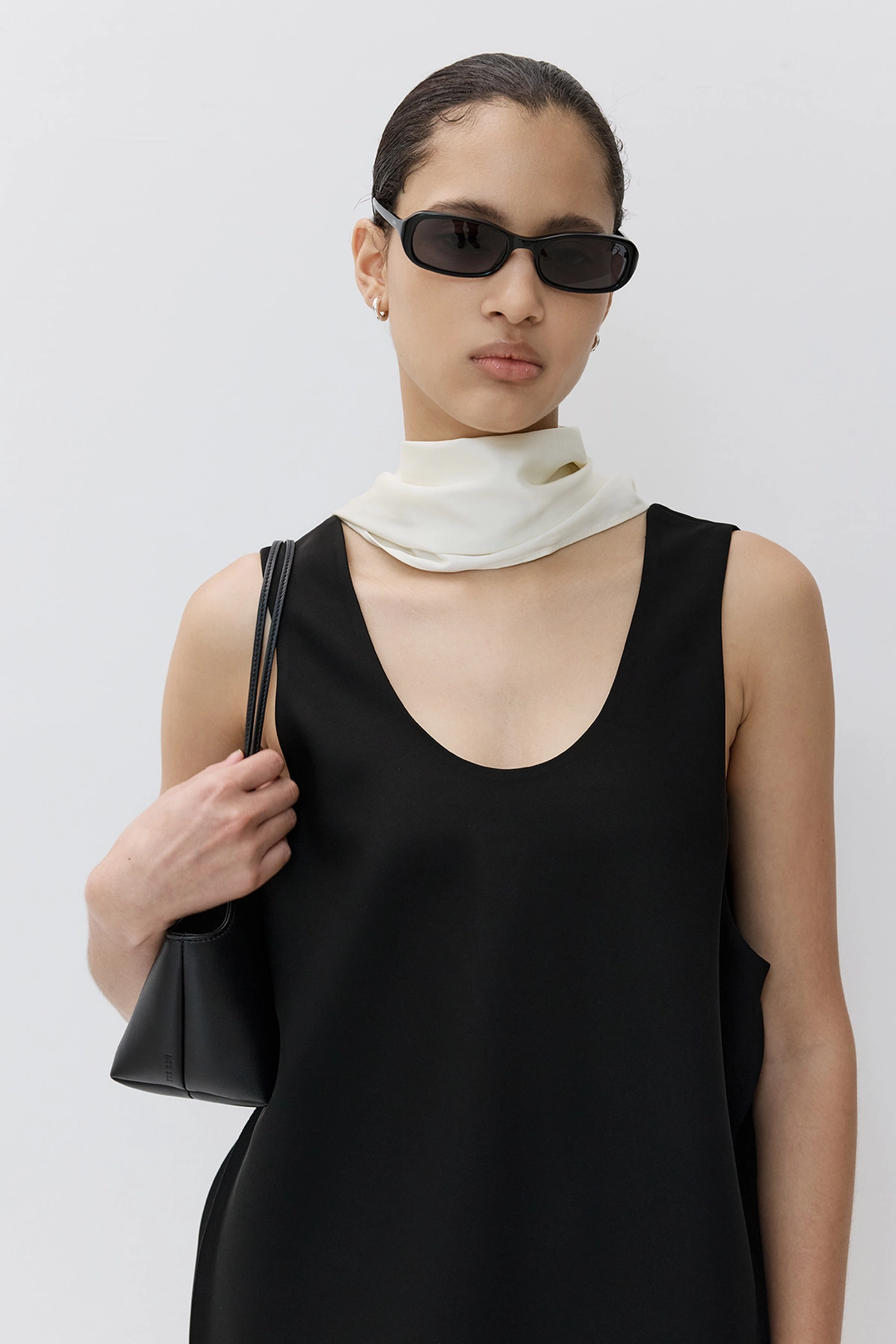 알투더블유 Aargo sleeveless BL 상품 이미지 1