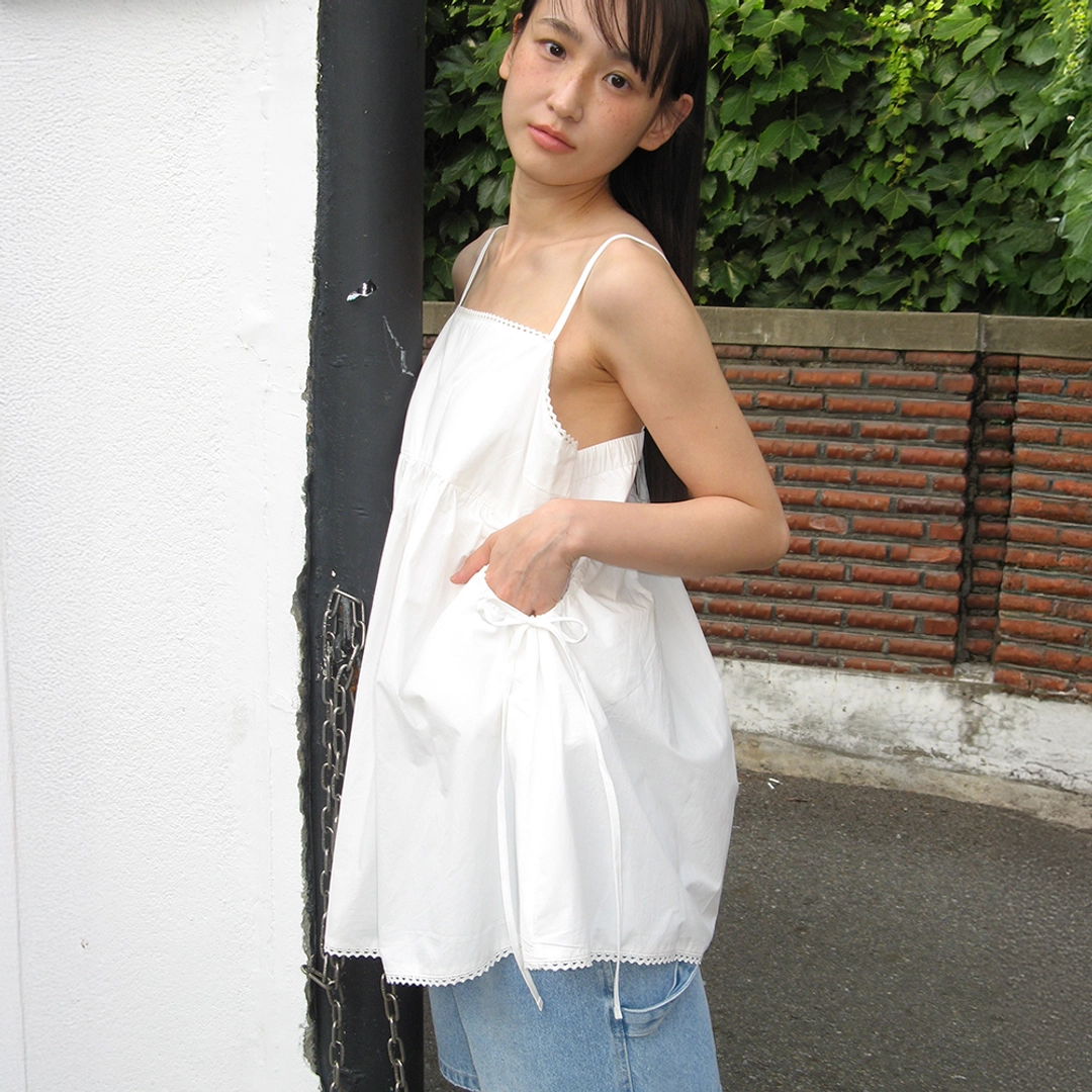 론론 TORCHON LACE STRING POCKET SLEEVELESS BLOUSE WHITE 상품 이미지 2