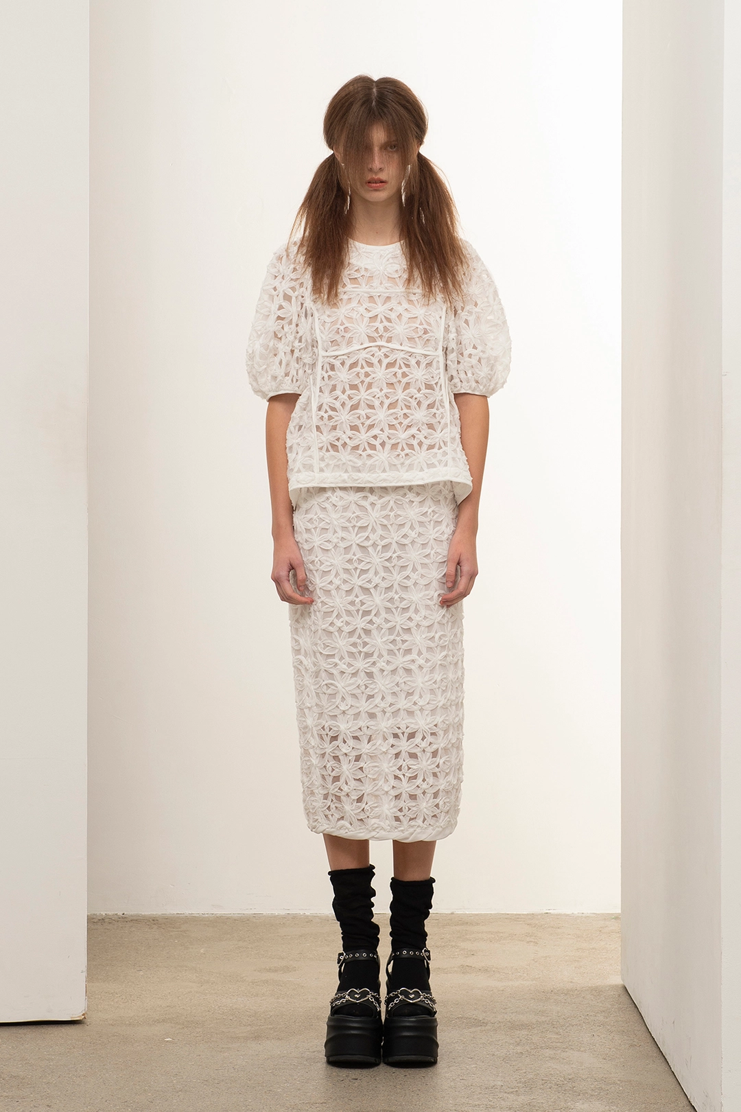 비뮈에트 [RE-EDITION] LACE MIDI SKIRT 상품 이미지 2