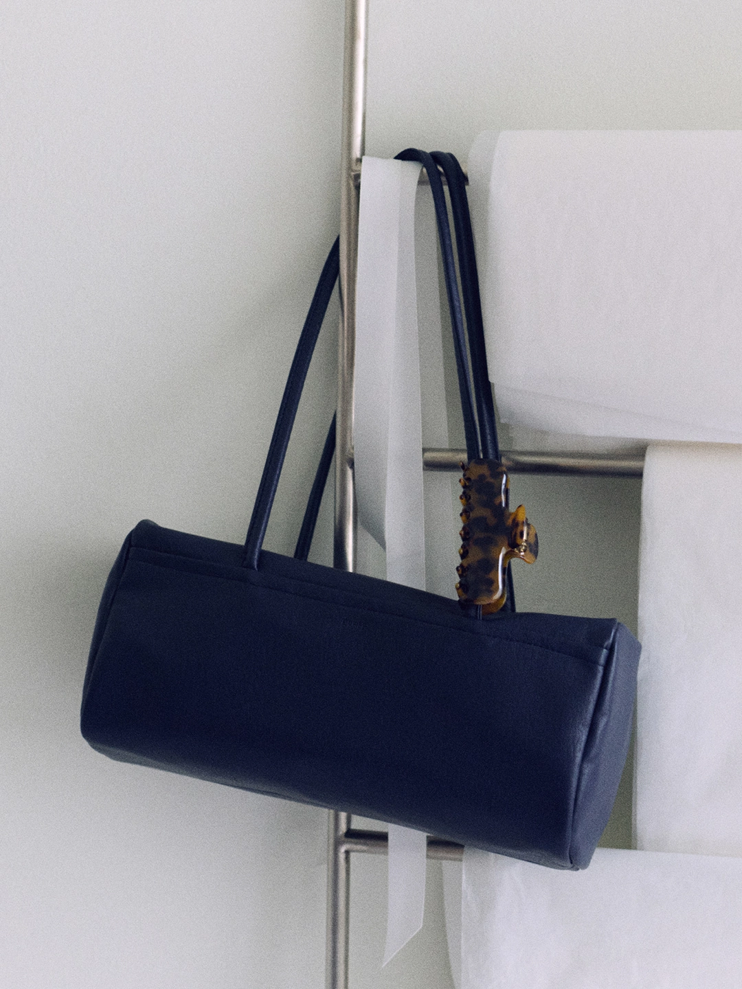 오브히 알로 볼링 숄더백 Arlo Bowling Shoulder Bag_Navy 상품 이미지 2