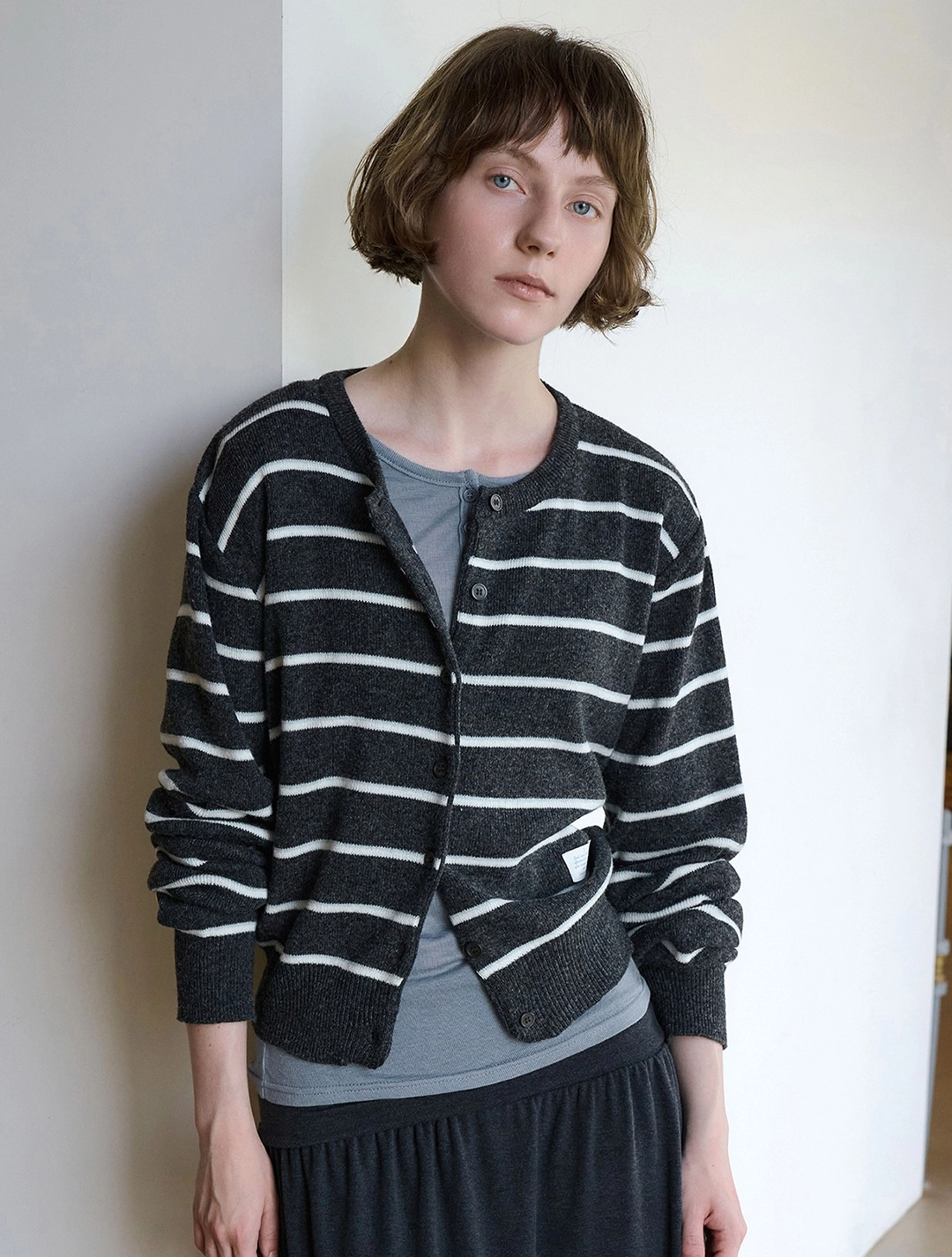 로에일 Contrast stripe round cardigan_Charcoal 상품 이미지 1