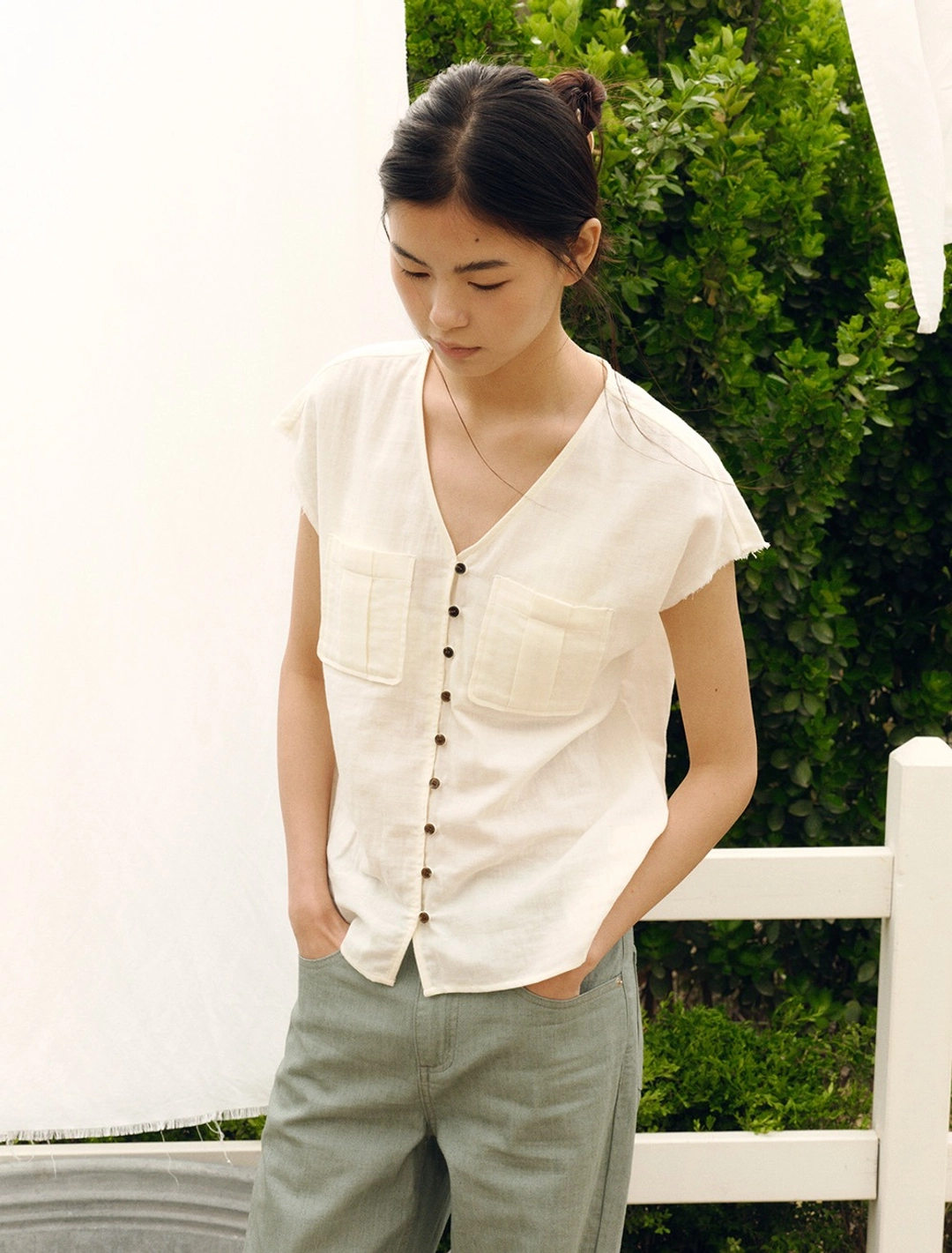 솔티페블 DOUBLE GAUZE POCKET V-NECK SHIRT [IVORY] 상품 이미지 2