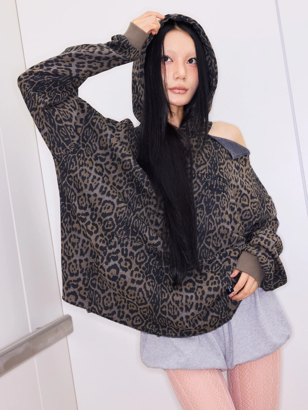 미스테리어스호텔 CUT-OUT SHDR HOODIE - LEOPARD 상품 이미지 2