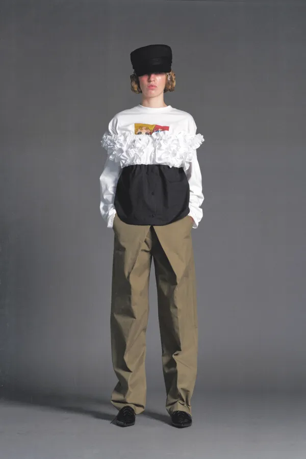PF26 WHITE CRYING GIRL GRAPHIC T-SHIRT