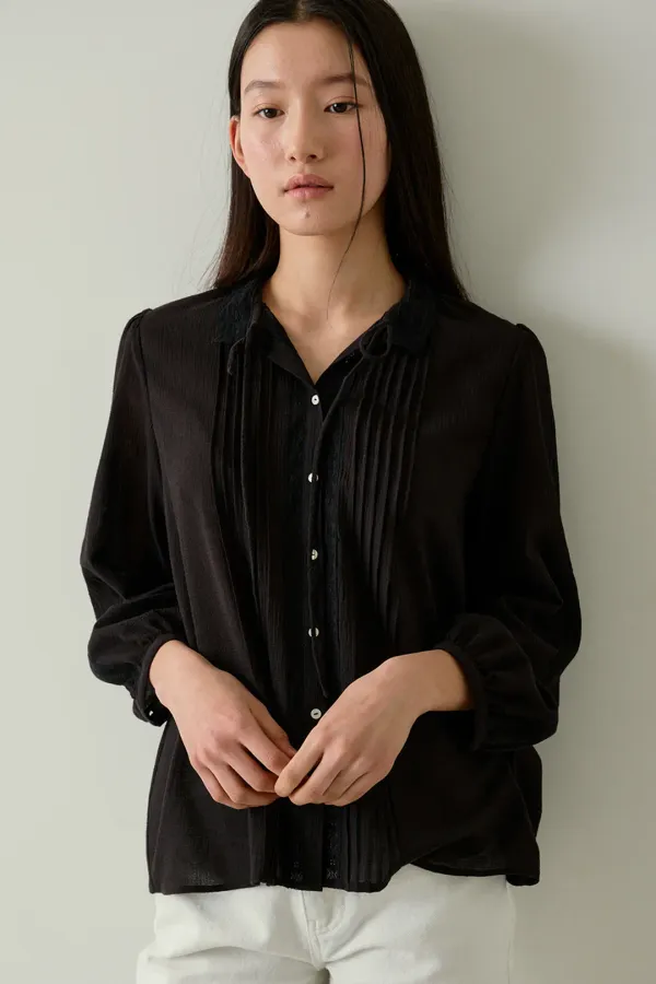 lace pin-tuck blouse (black)
