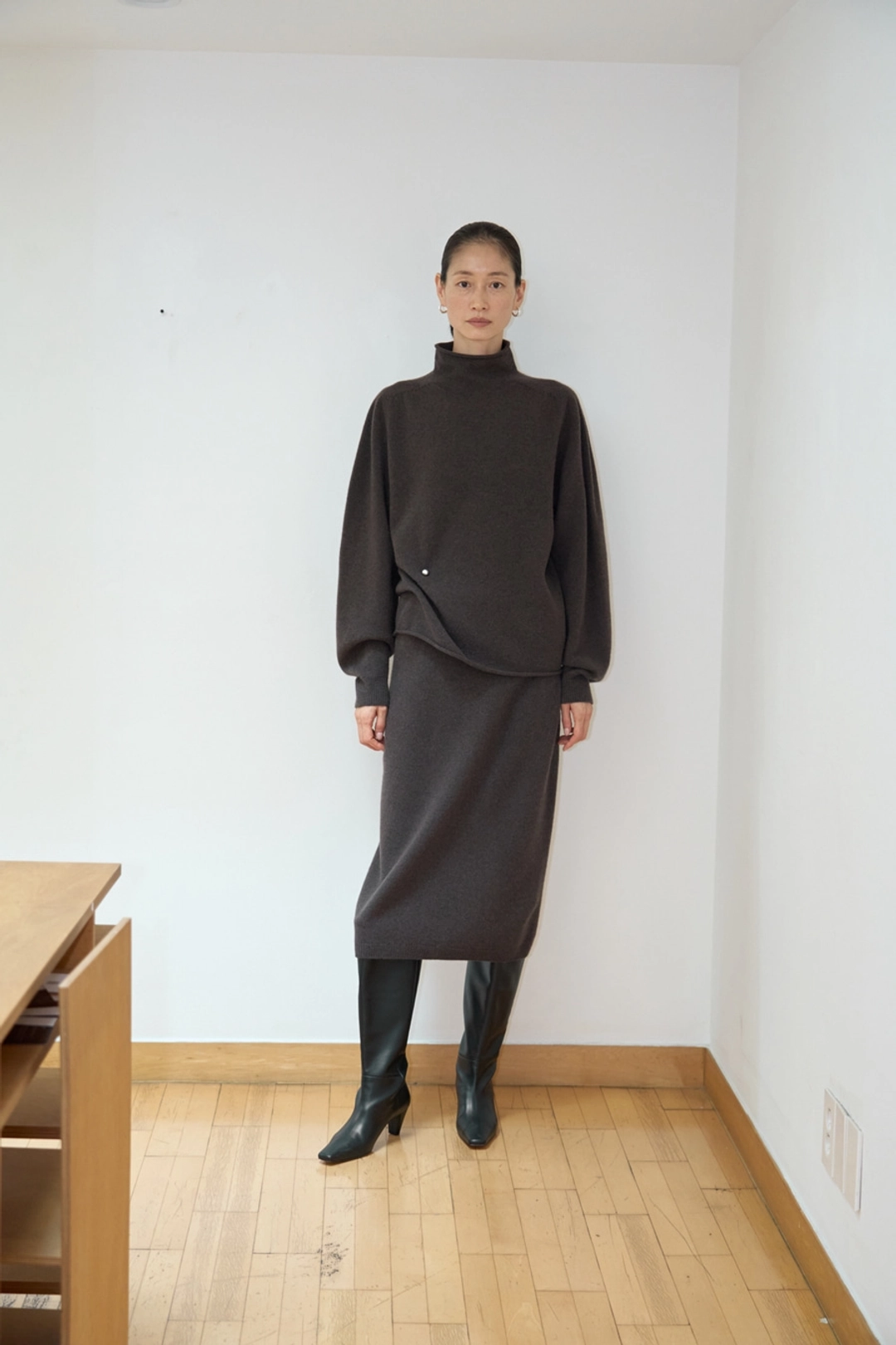 에이치에이트 [2ND] PLAIN MIDI SKIRT ( DARK BROWN ) 상품 이미지 2