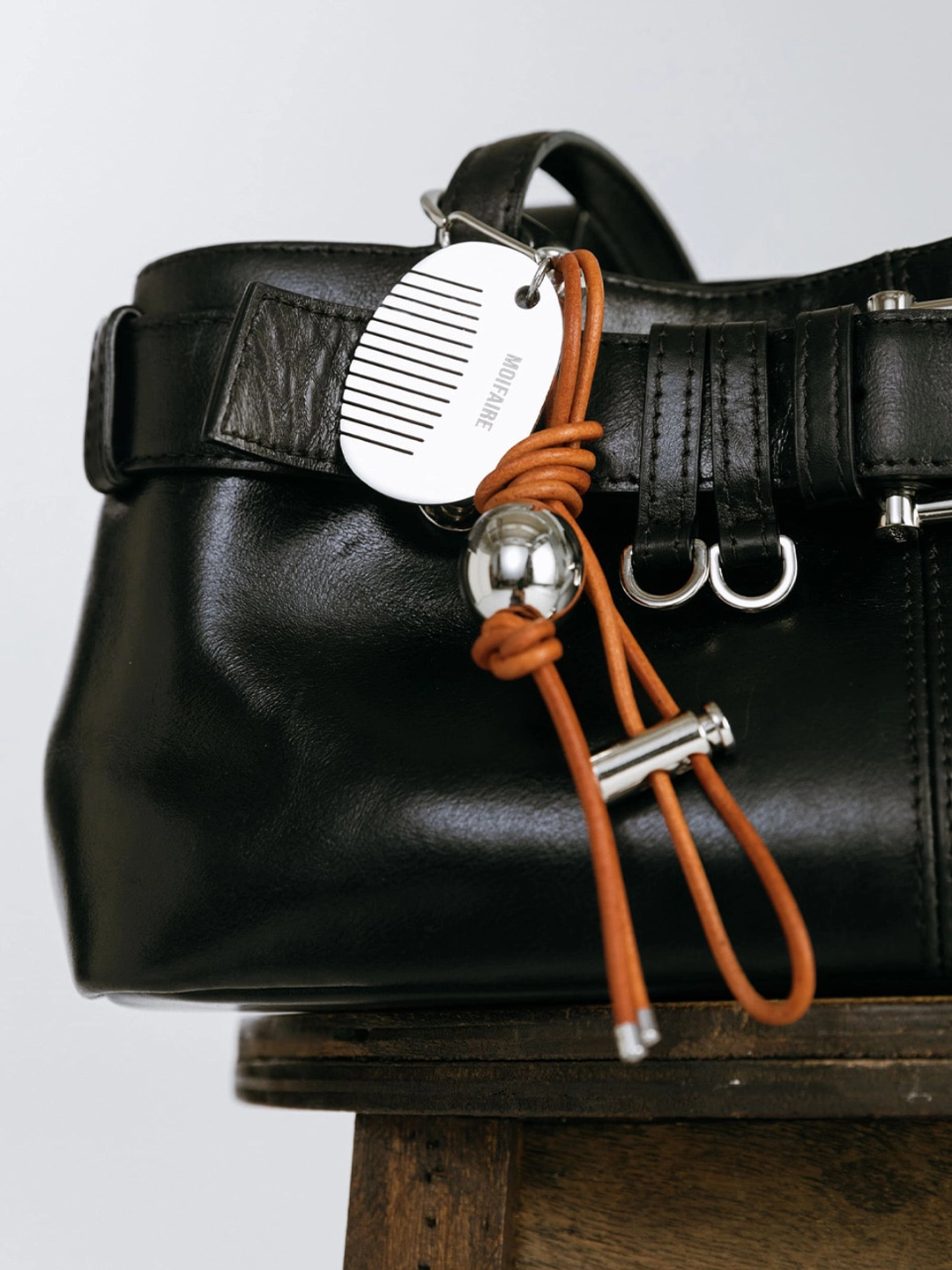 모이페어 LEATHER COMB LAYERED KEYRING / BROWN 상품 이미지 2