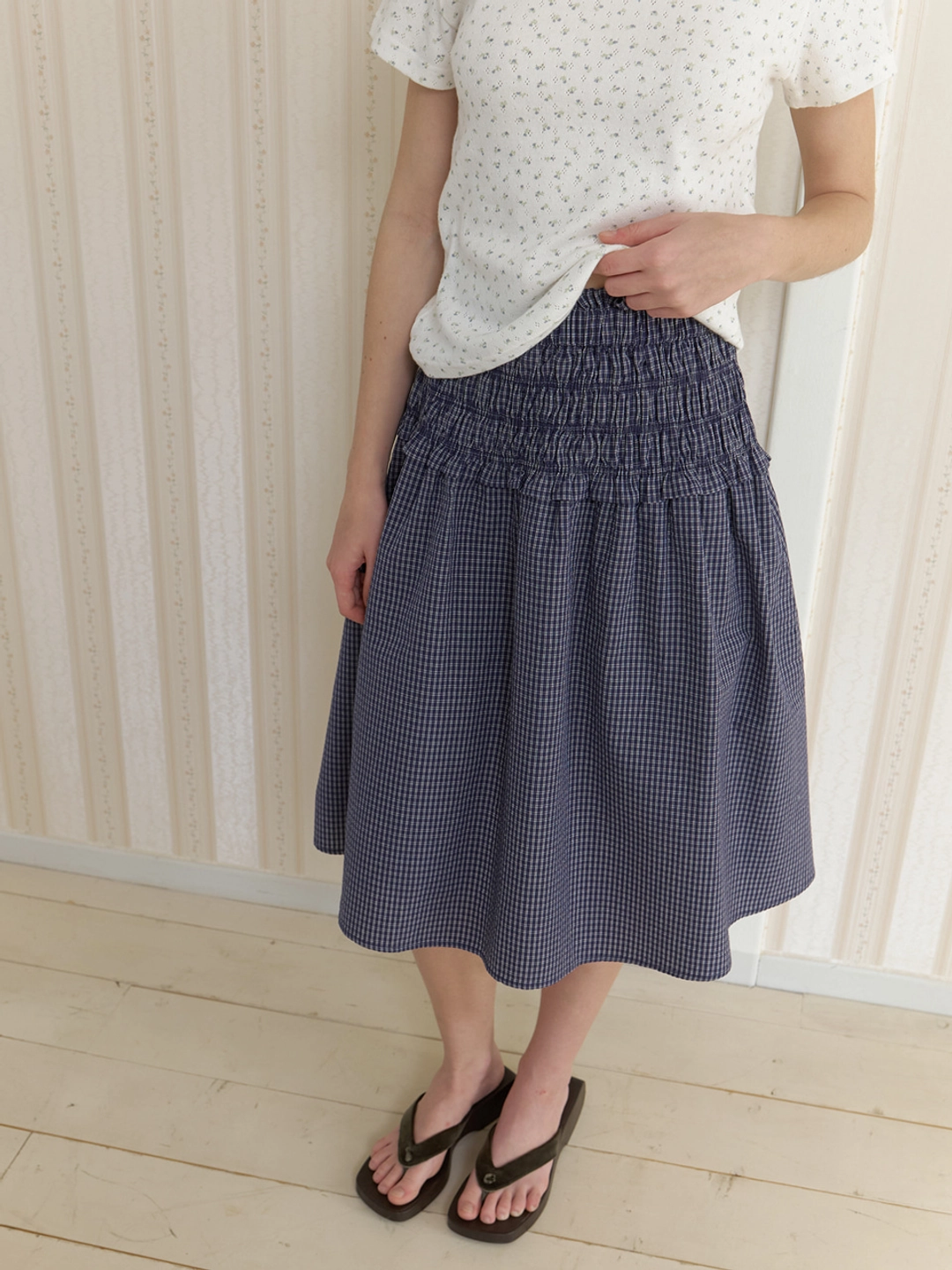 어몽 A CHECK SMOCKING SKIRT_NAVY 상품 이미지 1