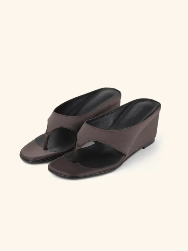 COIA wedge mule / 브라운샤틴