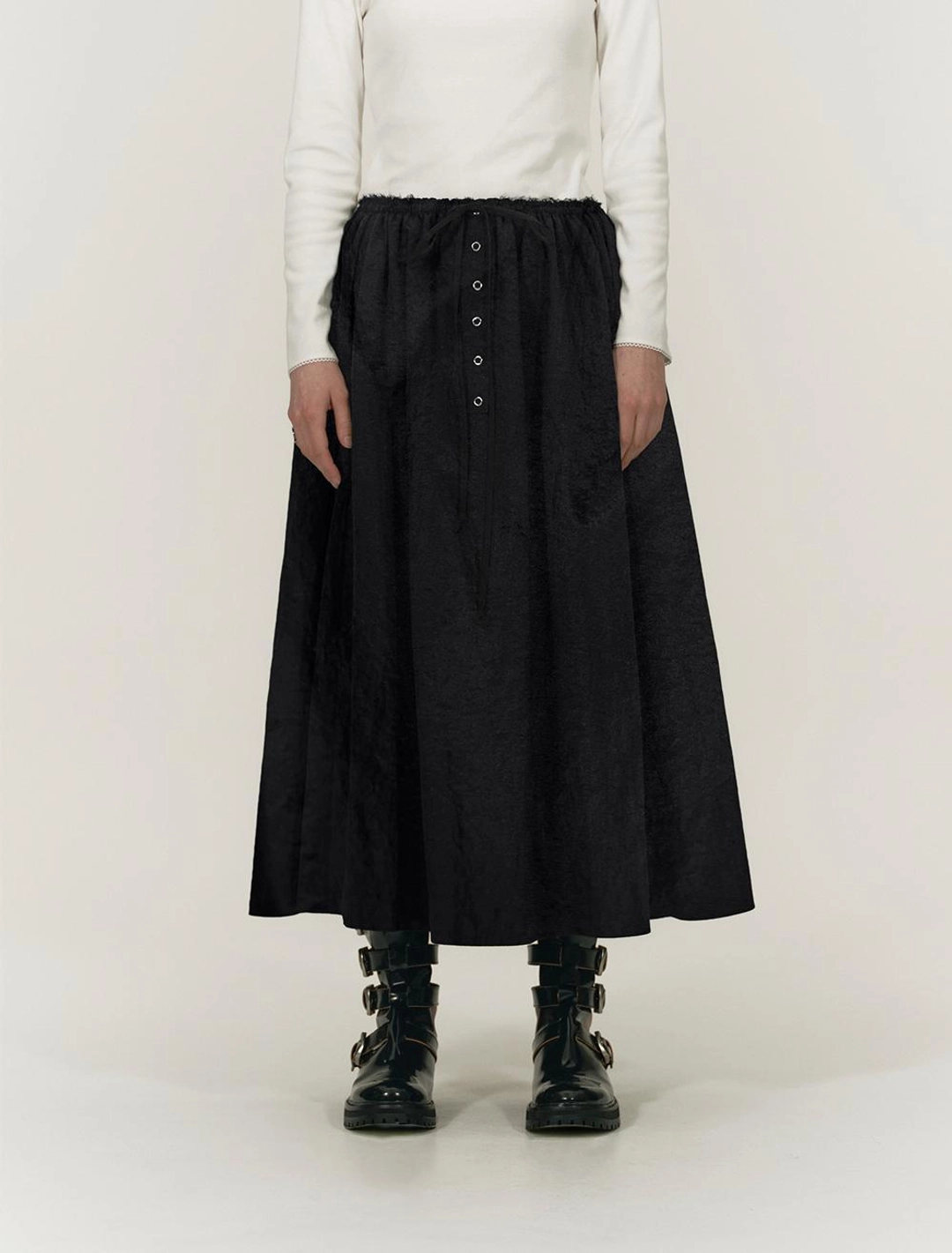 솔티페블 BUTTON LONG PLARED SKIRT [BLACK] 상품 이미지 2