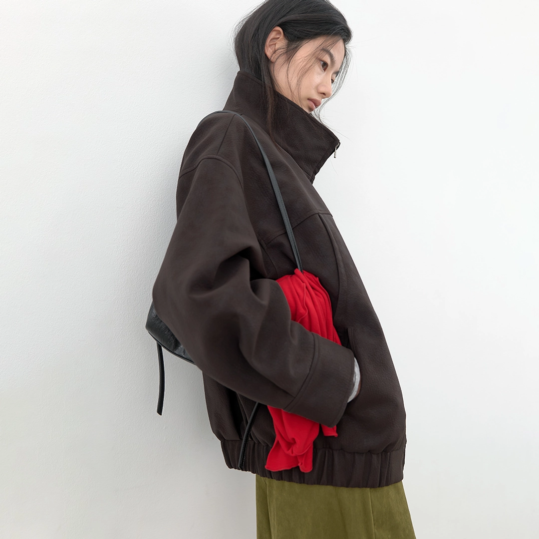 아뜰리에 나인 (JP-610)MATT LEATHER HIGH NECK OVERSIZED JUMPER 상품 이미지 1
