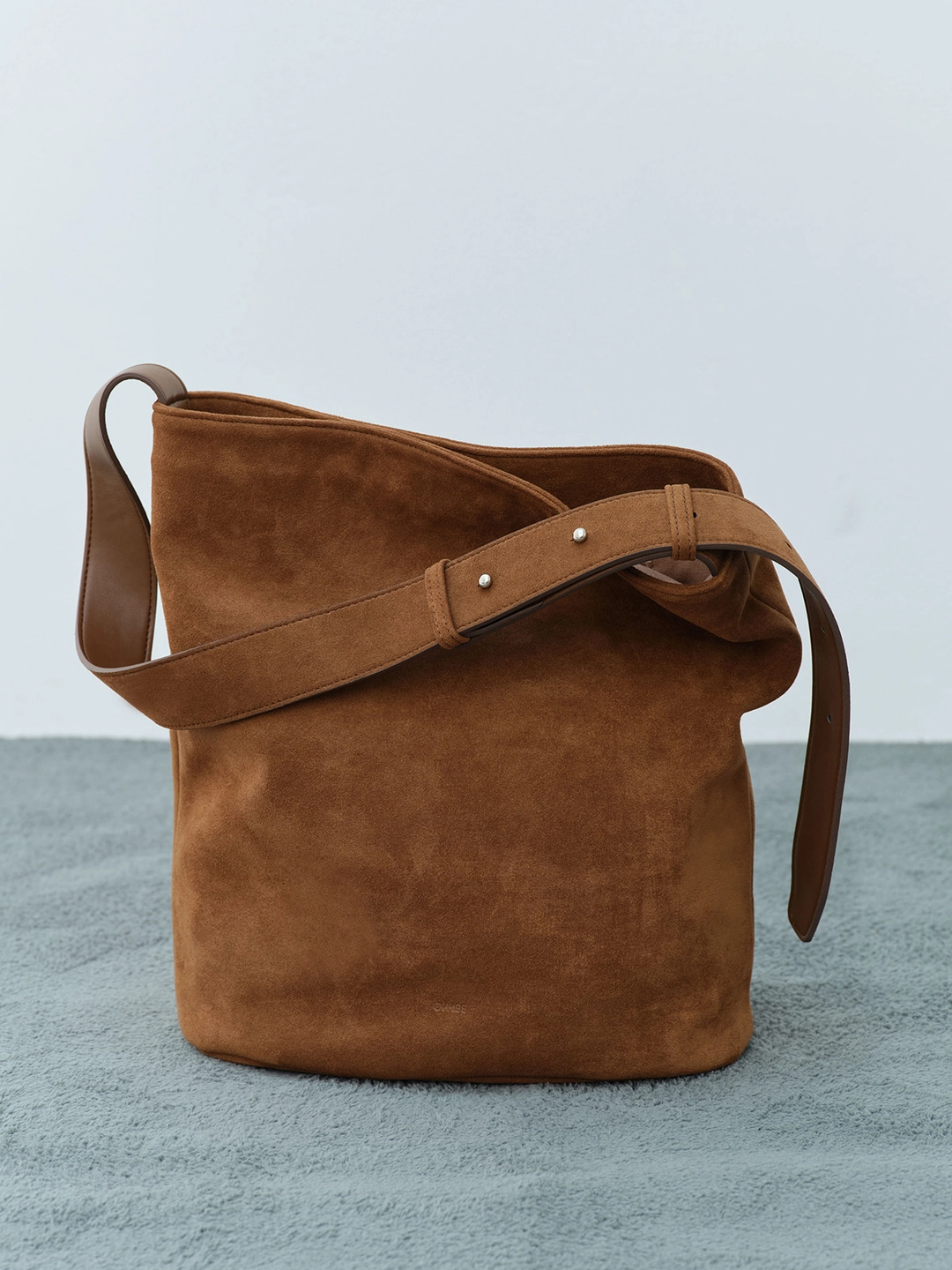 오브히 노아 스웨이드 버킷백 Noah Suede Bucket Bag_Chestnut 상품 이미지 3