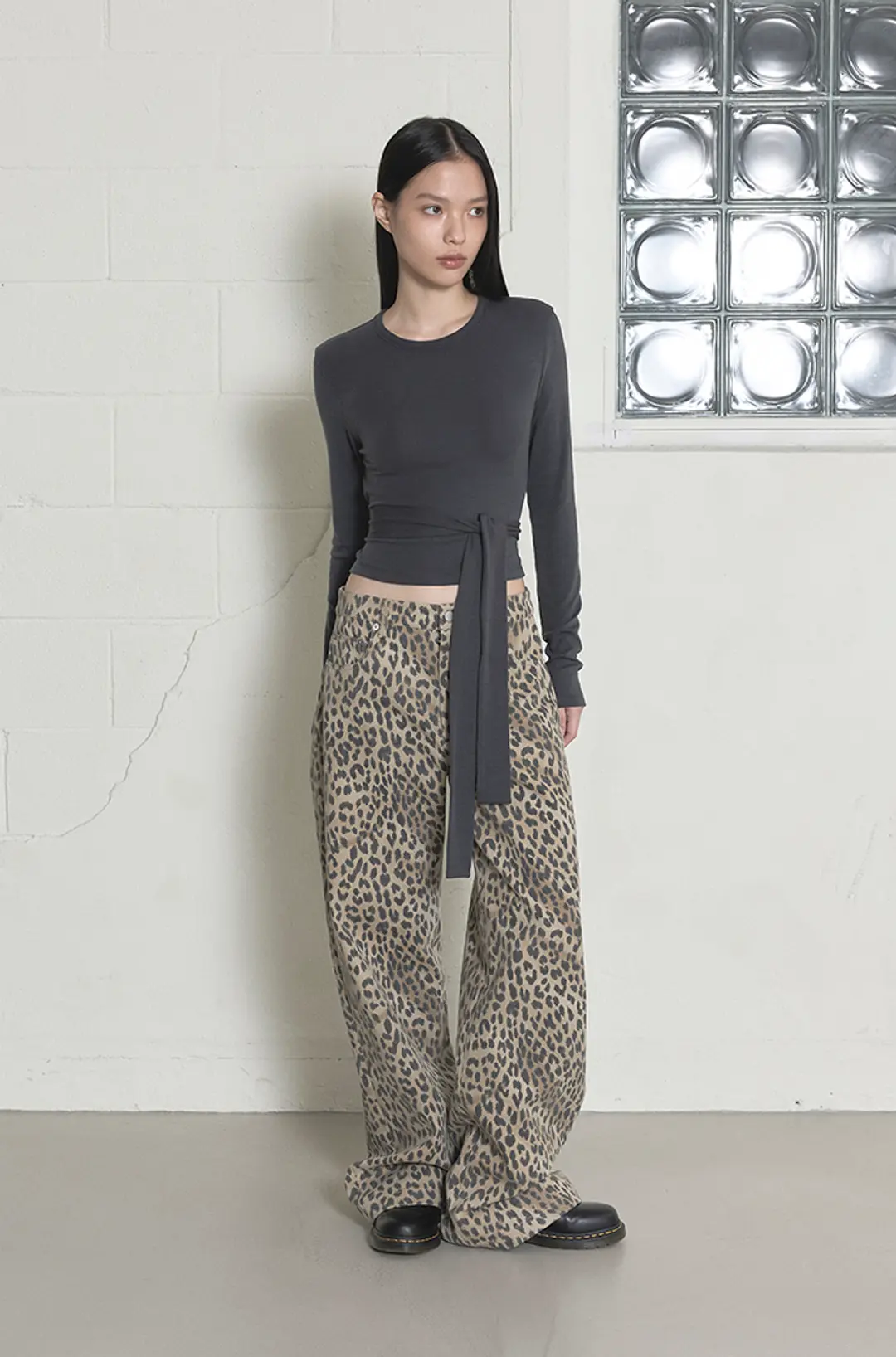 오데스 LEOPARD STRAIGHT PANTS - BEIGE - 주식회사 오데스(ORDES Inc.) 상품 이미지 2