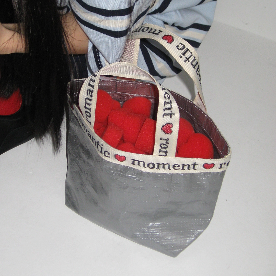 론론 ROMANTIC MOMENT MINI TARPAULIN BAG SILVER 상품 이미지 2