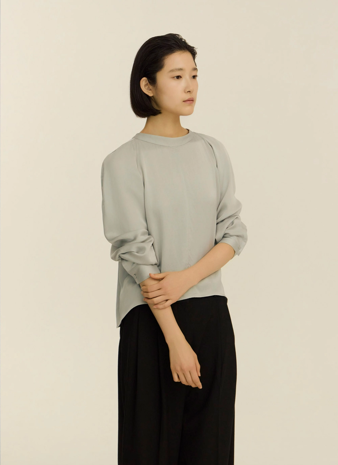 녹섭 [2차 리오더] glossy curve blouse_sky 상품 이미지 1