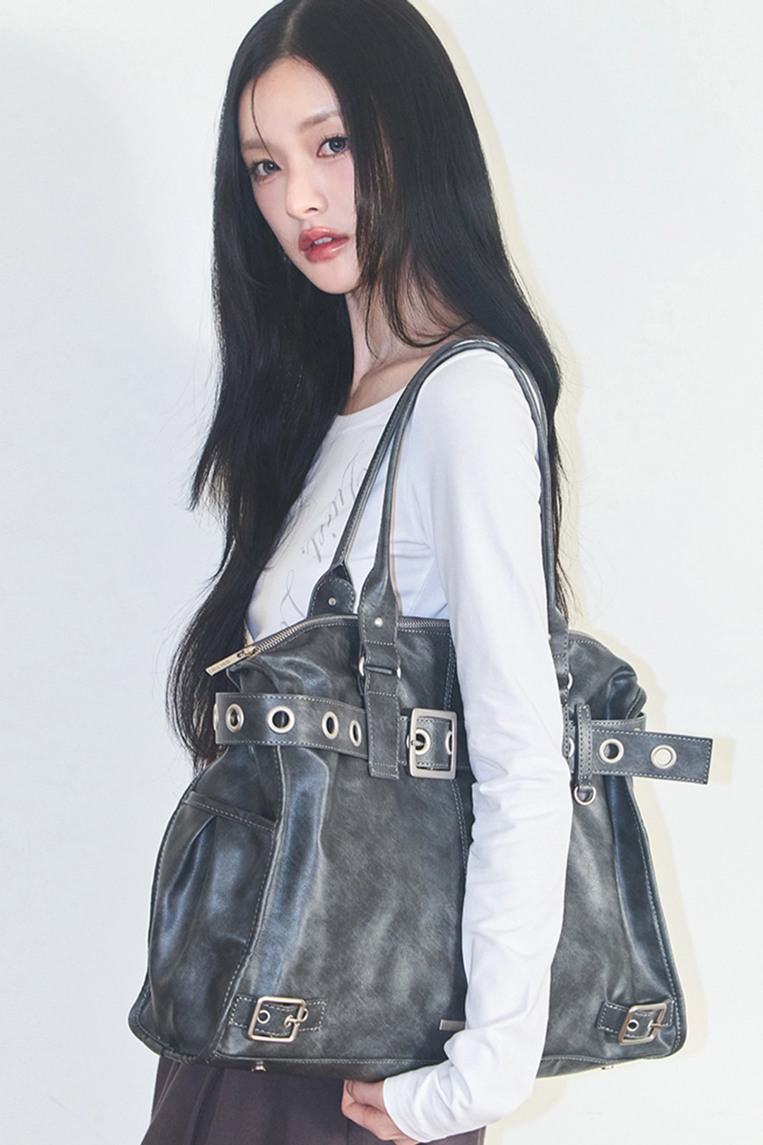 일리고 벨티드 스퀘어 토트 백 차콜 상품 이미지 3