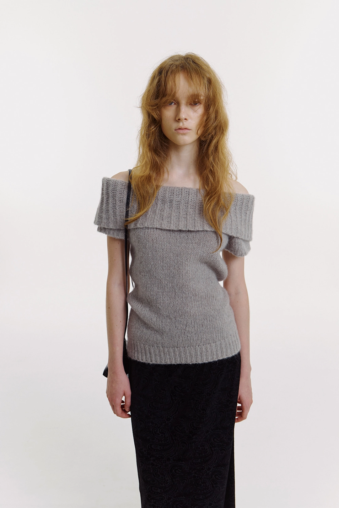엘오61 Sophia Off Shoulder Knit in Taupe 상품 이미지 1