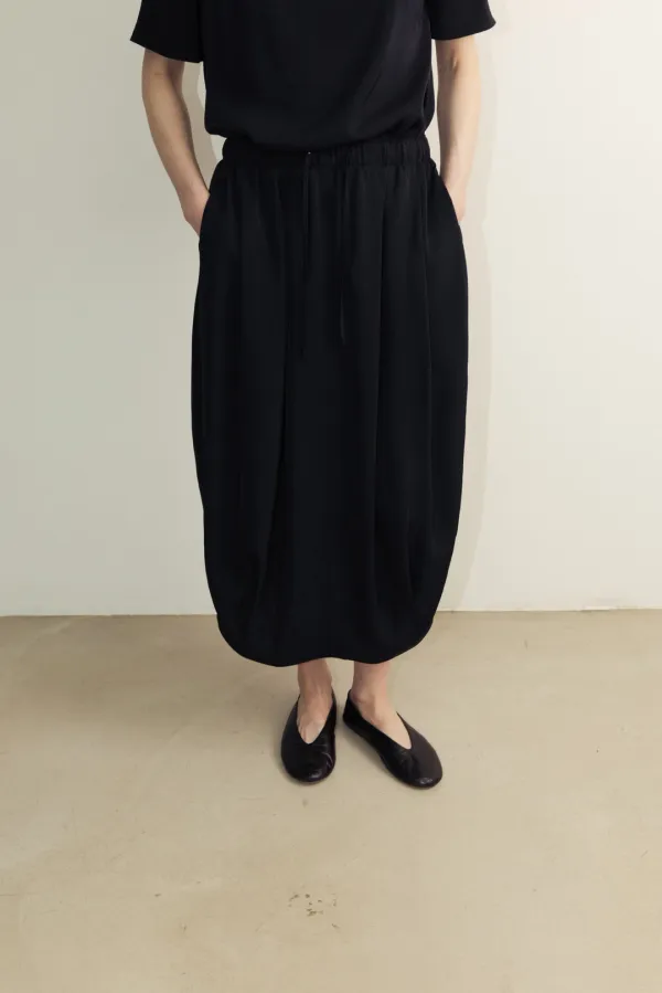 Silk blend curved volume skirt _midnight black