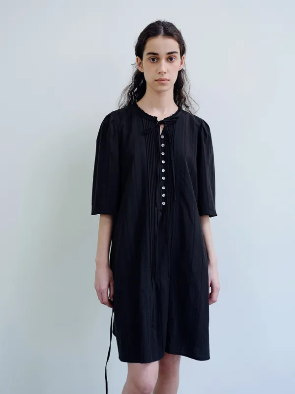 TIR PINTUCK LACE TIE DRESS_BLACK