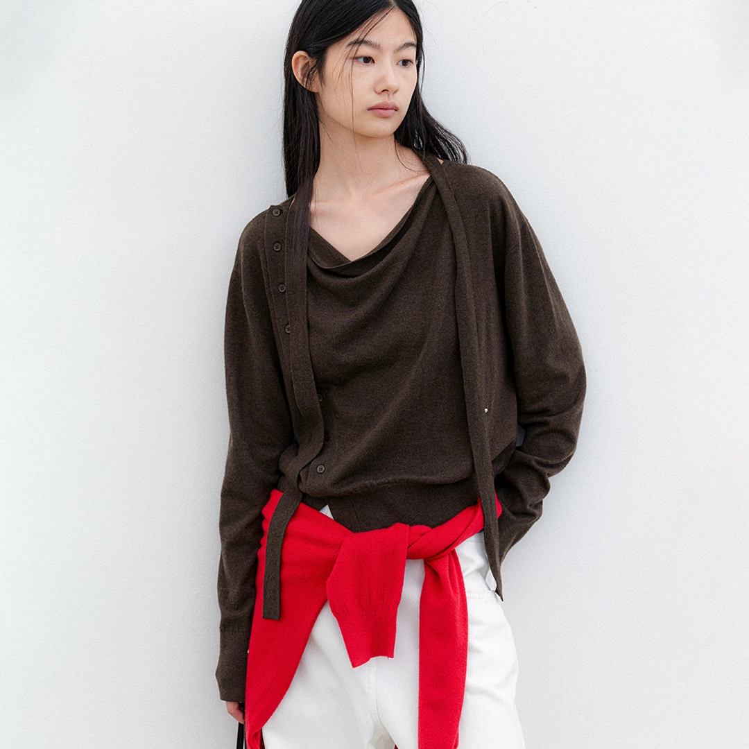 아뜰리에 나인 (CD-2285)COWL NECK SIDE BUTTON TIED KNIT 상품 이미지 1