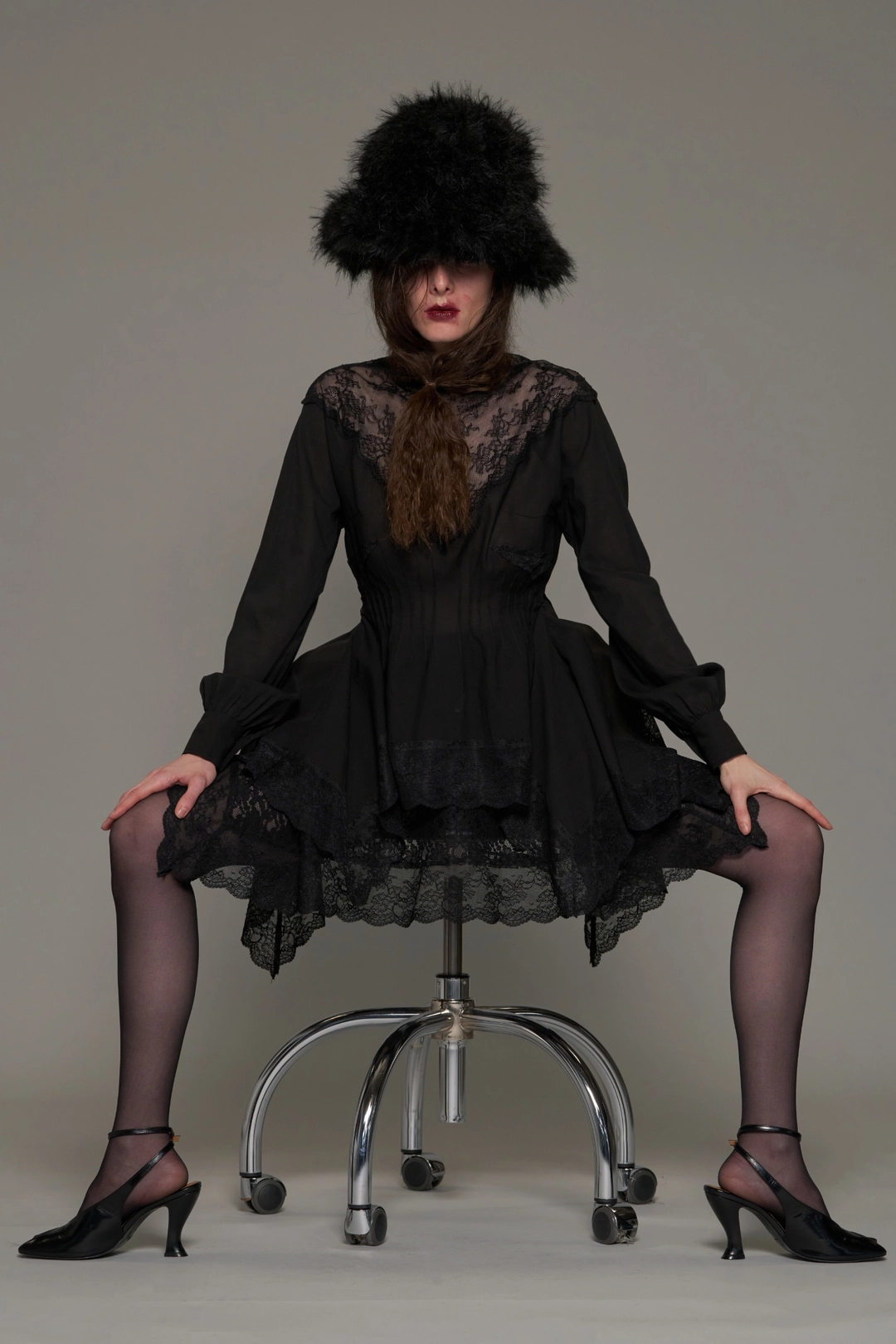 푸쉬버튼 FW26 BLACK LACE TRIM SHEER BLOUSE 상품 이미지 1