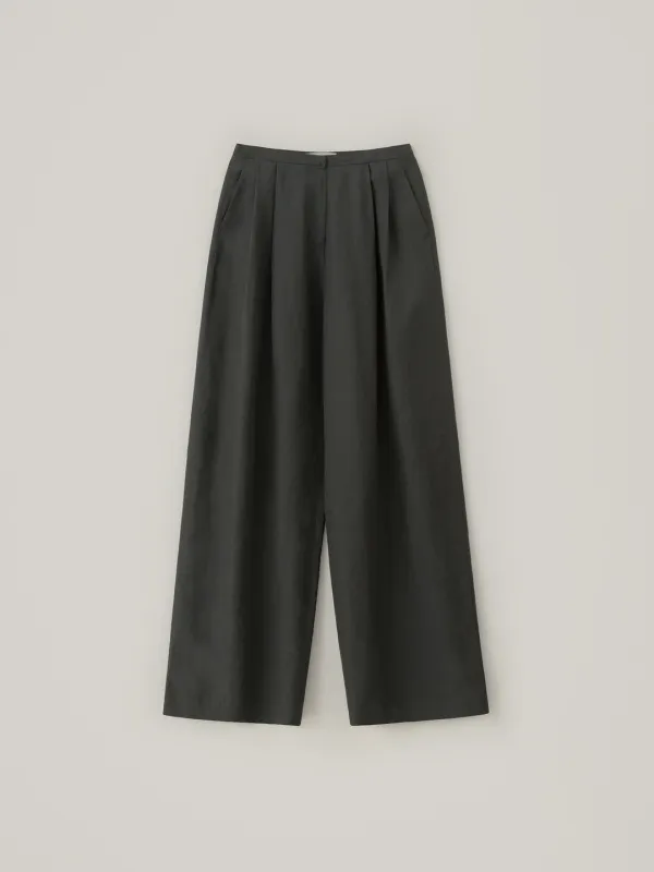 Reid Linen Tuck Pants - Charcoal