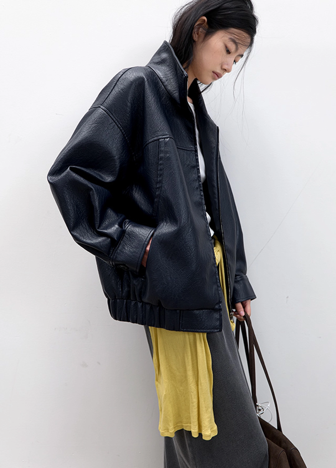 아뜰리에 나인 (JP-609)LEATHER HIGH NECK OVERSIZED JUMPER 상품 이미지 2