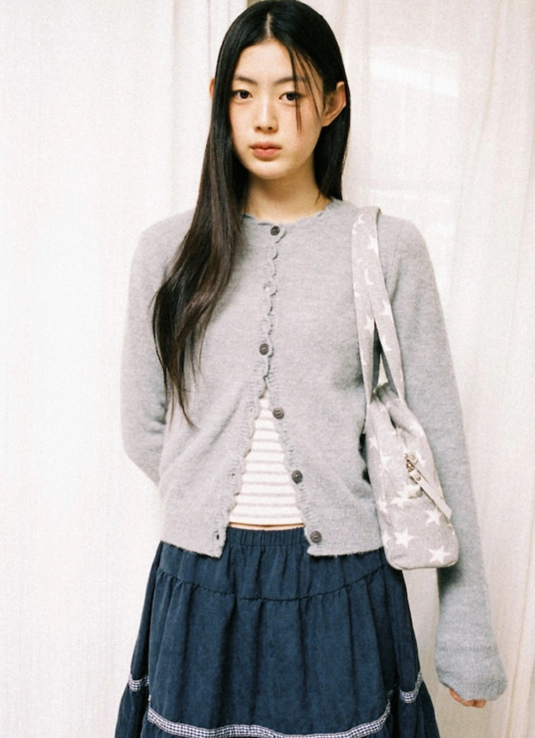 에이이에이이 SCALLOP ROUND NECK CARDIGAN [LIGHT GREY] 상품 이미지 2