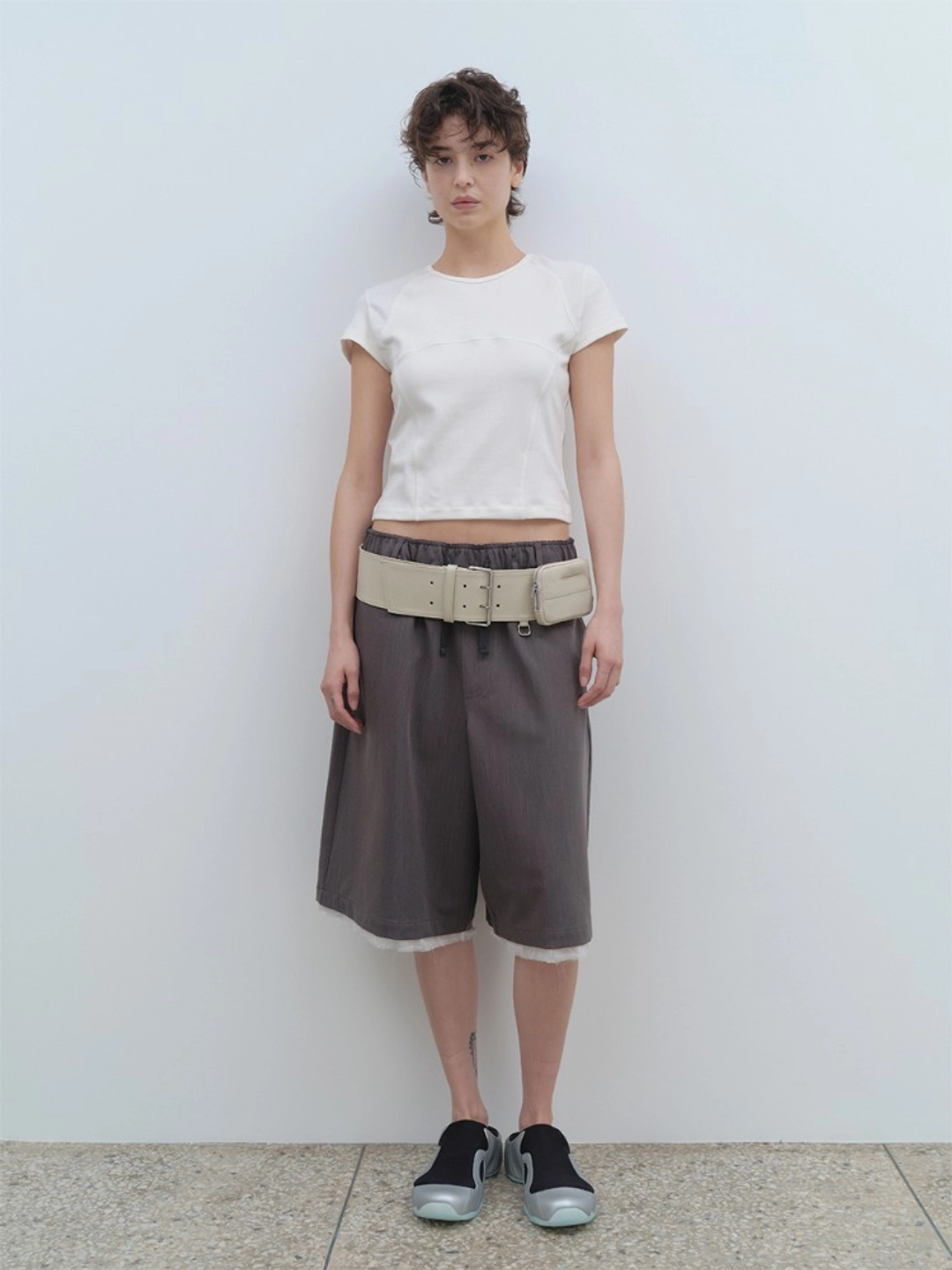 밀로 우먼 Cut Off Triming Bermuda Shorts [Charcoal] 상품 이미지 1