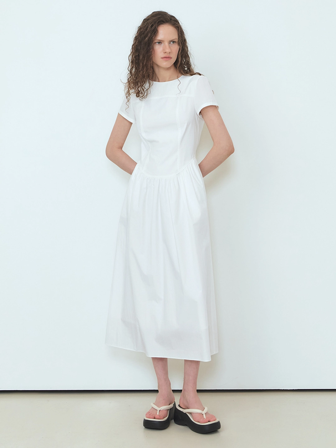 에트몽 Round Shirring Dress, Ivory 상품 이미지 1