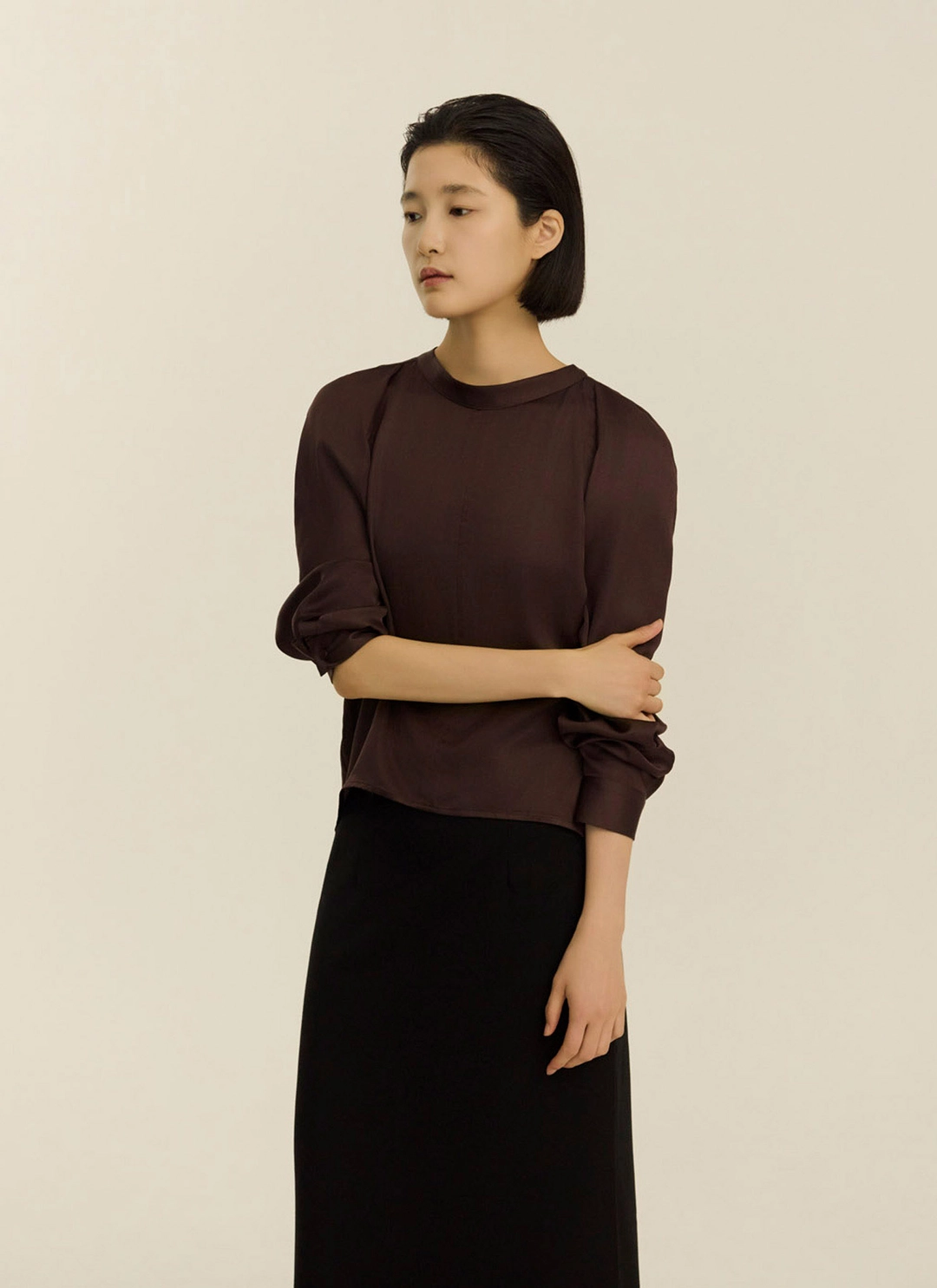 녹섭 glossy curve blouse_brown 상품 이미지 1