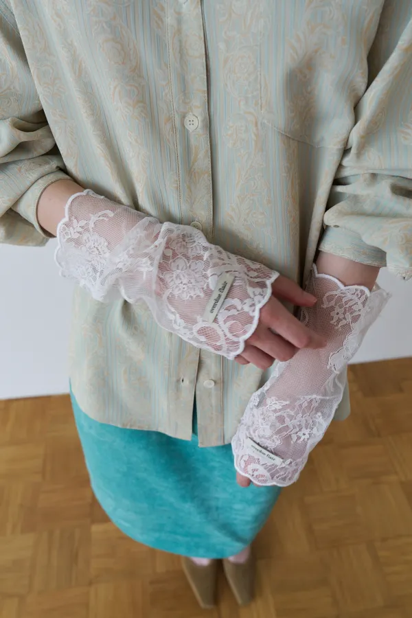 [EXCLUSIVE] ANTIQUE LACE CUFF WARMERS_IVORY