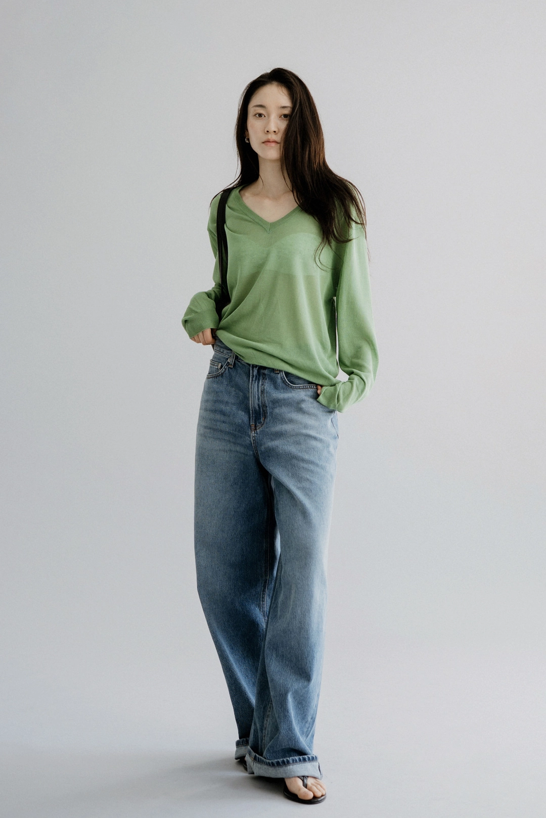 스앨더 22642_Linen V-neck sweater  TW 상품 이미지 2