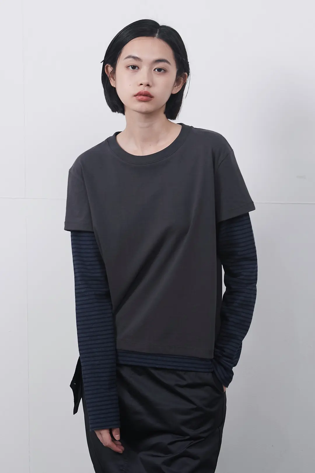 오헤시오 LAYERED STRIPE T-SHIRT, CHARCOAL 상품 이미지 2