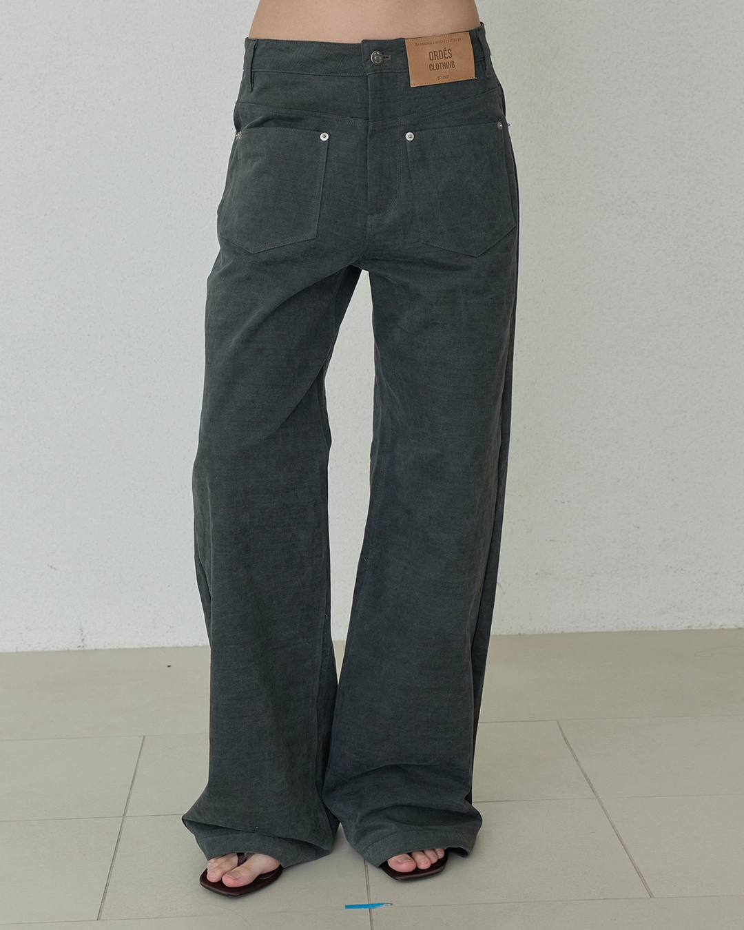 오데스 REVERSE PATCHED COTTON PANTS - CAHRCOAL 상품 이미지 1