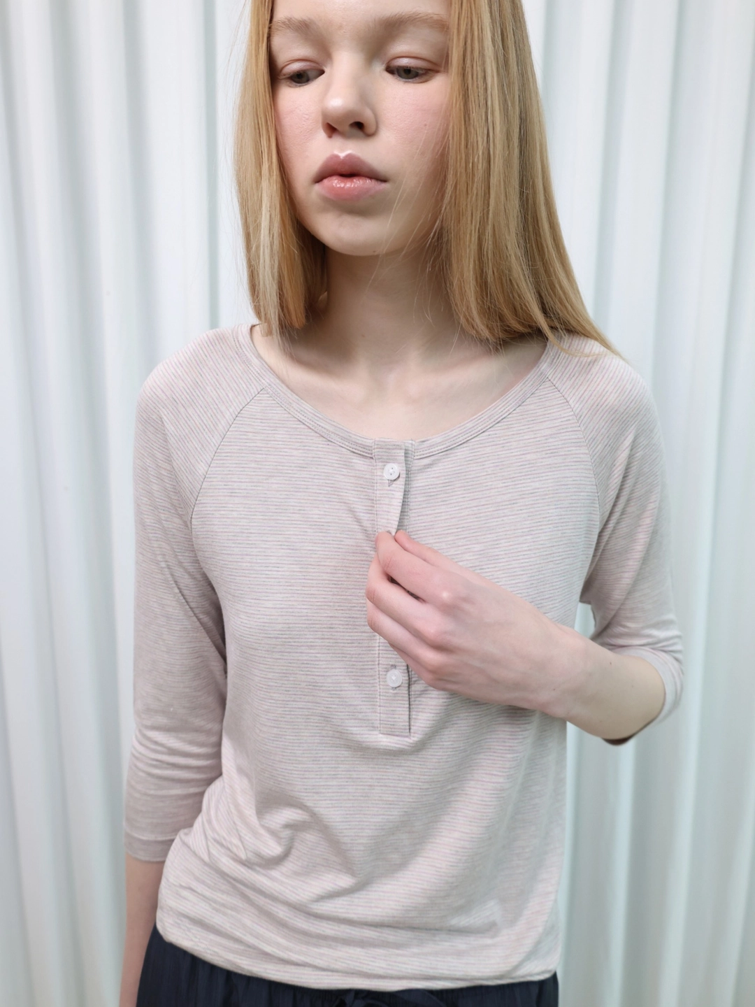 포에브 Striped Henley Neck Top - Lavender 상품 이미지 1