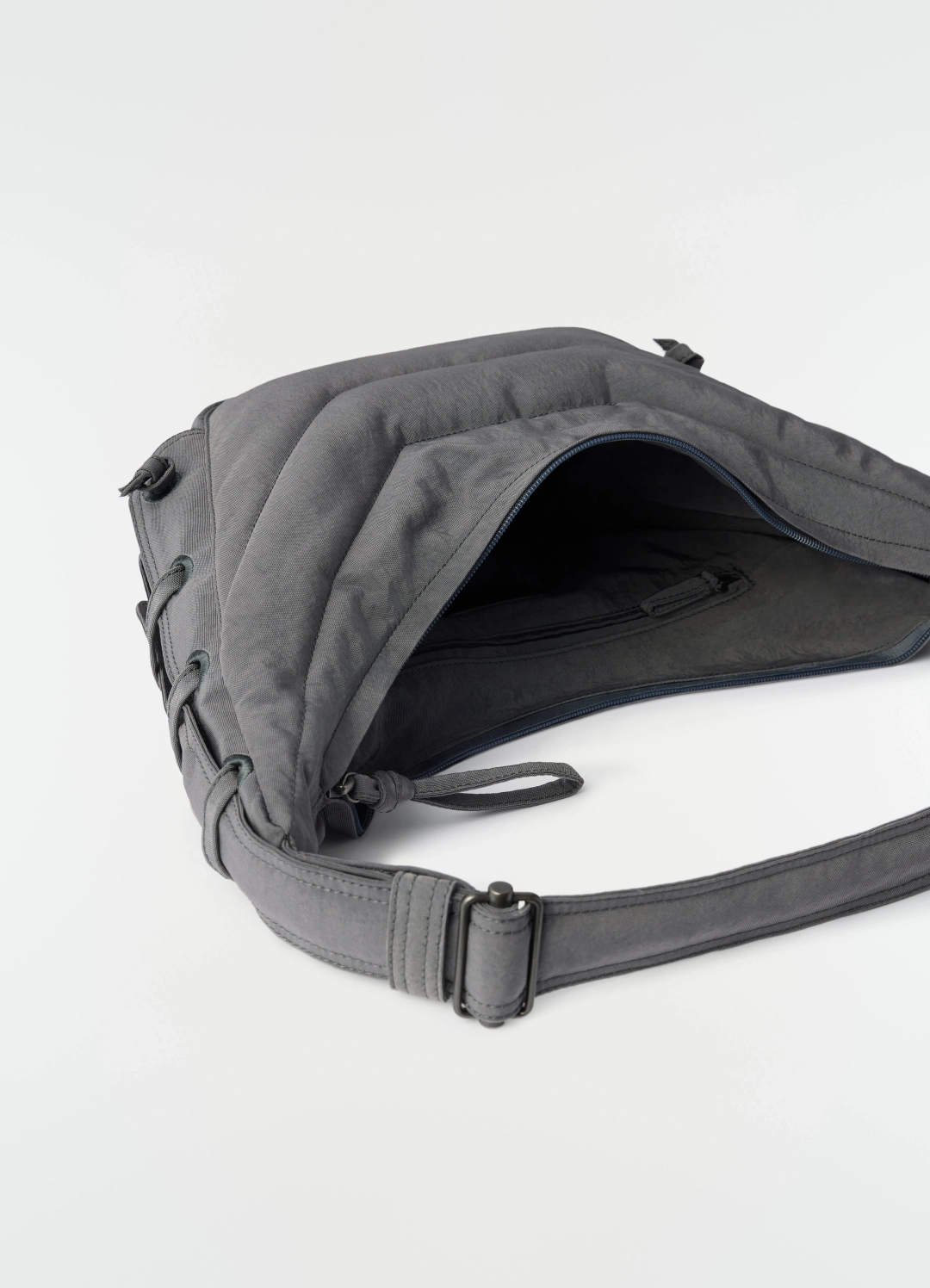 르메르 SMALL SOFT GAME BAG IN NYLON CANVAS 상품 이미지 3