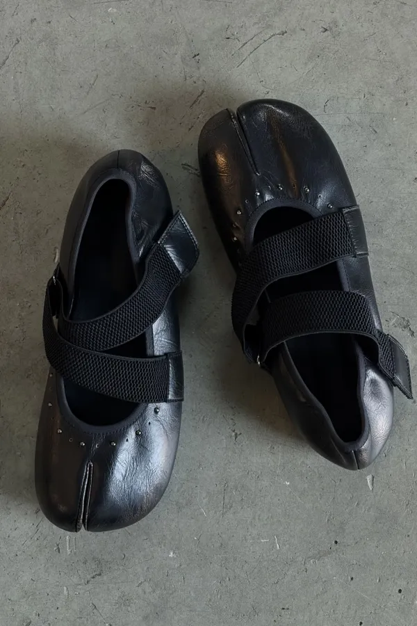 TABI POINT FLAT SHOES IN BLACK - DEINET