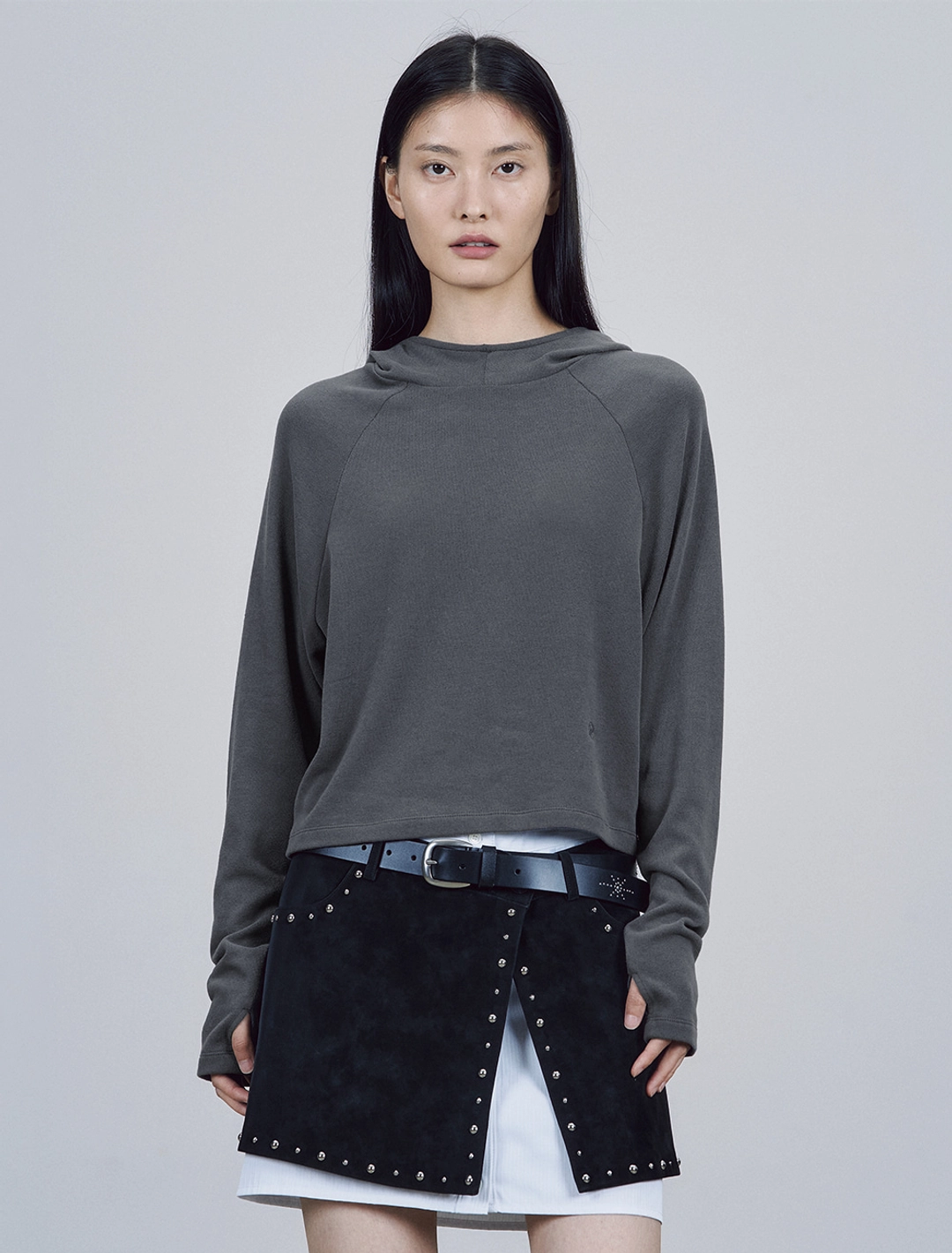 솔티페블 SOFT CROPPED HOODED TOP [CHARCOAL] 상품 이미지 2