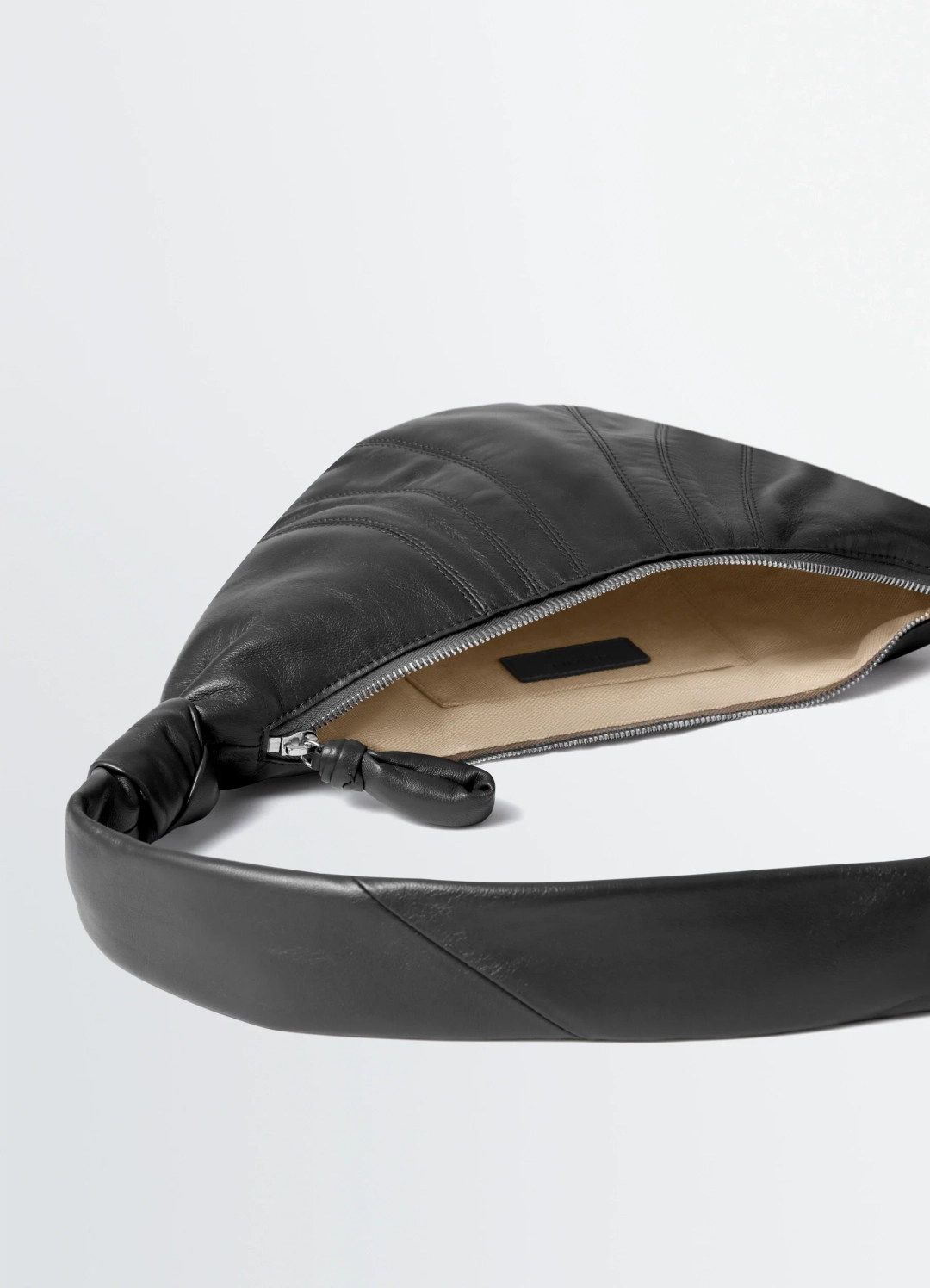 르메르 SMALL CROISSANT BAG IN LEATHER 상품 이미지 3