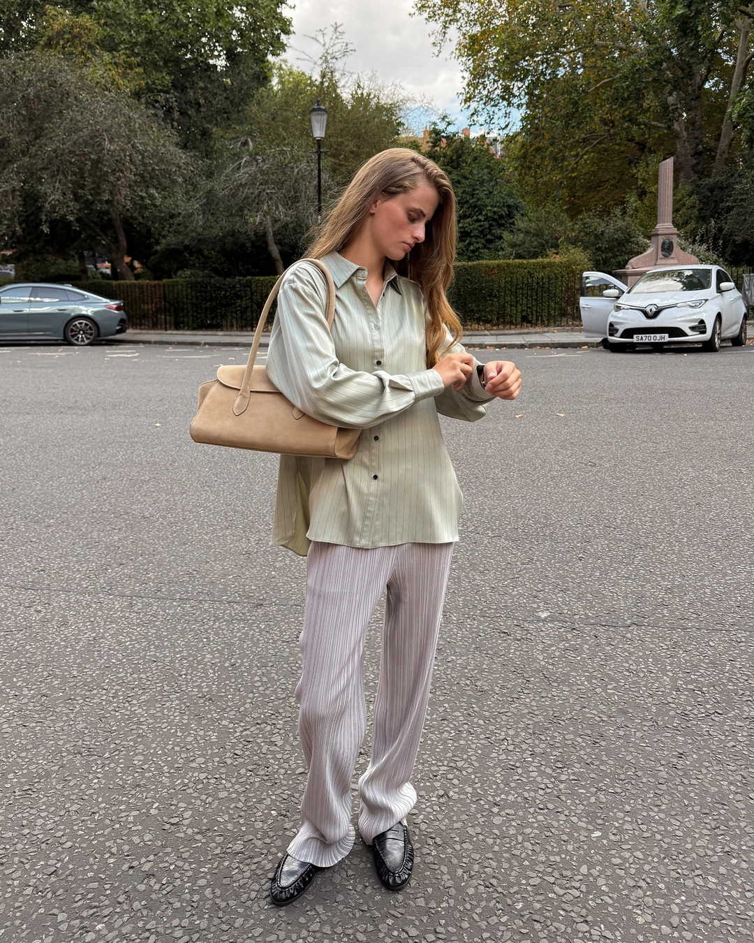 누아르나인 Silky Pinstripe Shirt [MIST KHAKI] 상품 이미지 2