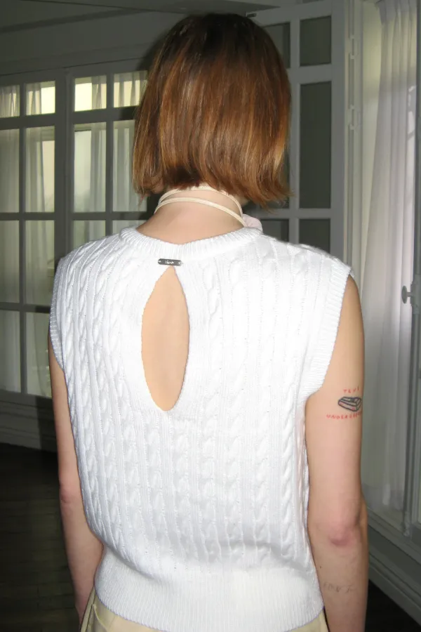 Fisher Slit Cable Knit Vest (White)