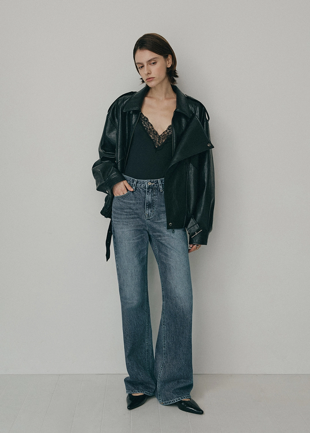 칙스라벨 CHIXLABEL H 에딧 세미 부츠컷 데님 - Mid Blue 상품 이미지 2