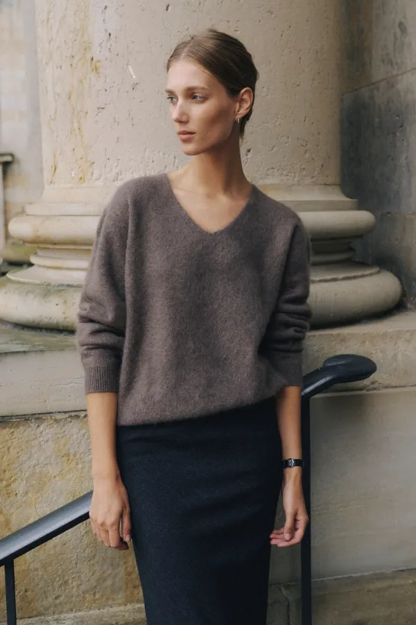 Silk Wool Brushed V-Neck Knit Top [LMBFWIKN2105]-Mocha Brown [10/12 예약배송]