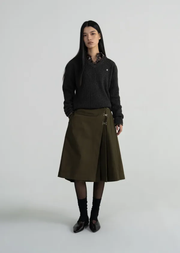 METAL HOOK PLEATS SKIRT - KHAKI