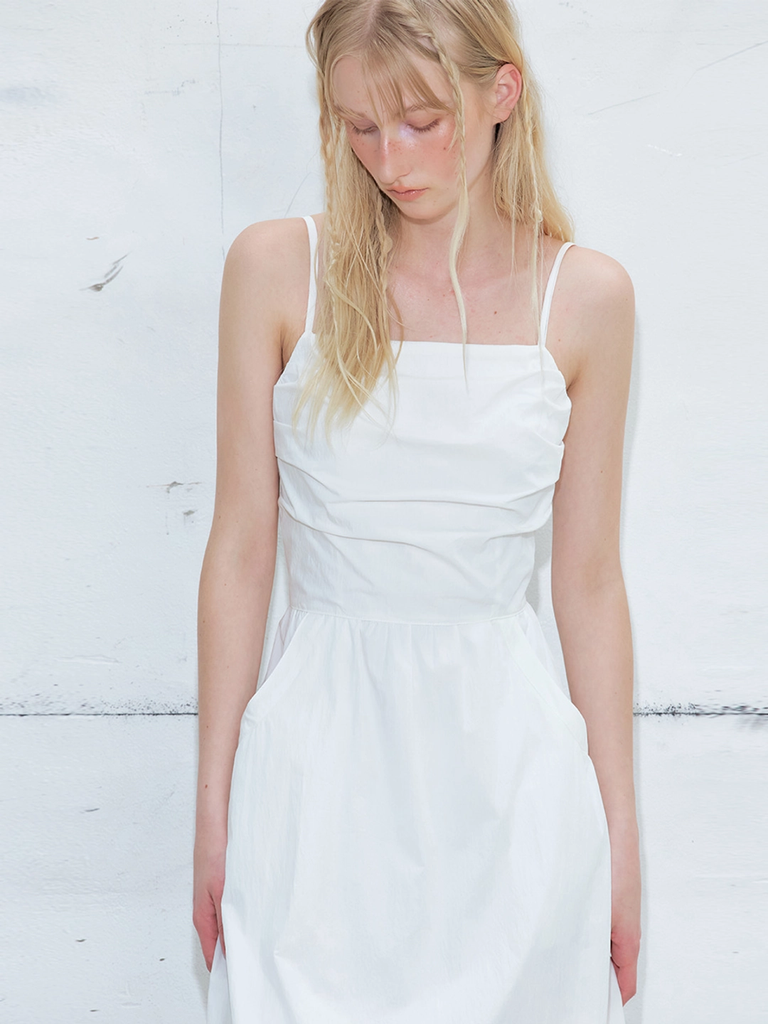 에트몽 Slip Shirring Pocket Dress, White 상품 이미지 2