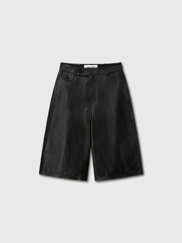 (W) LEATHER BERMUDA SHORTS_ BLACK