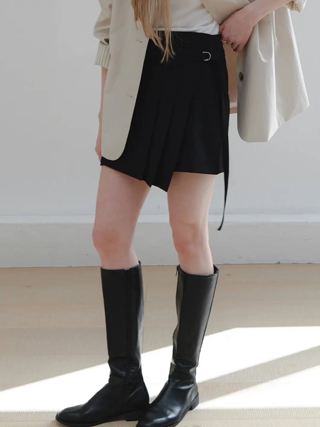 아워코모스 comos 1359 wrap belted mini skirt (black) 상품 이미지 2