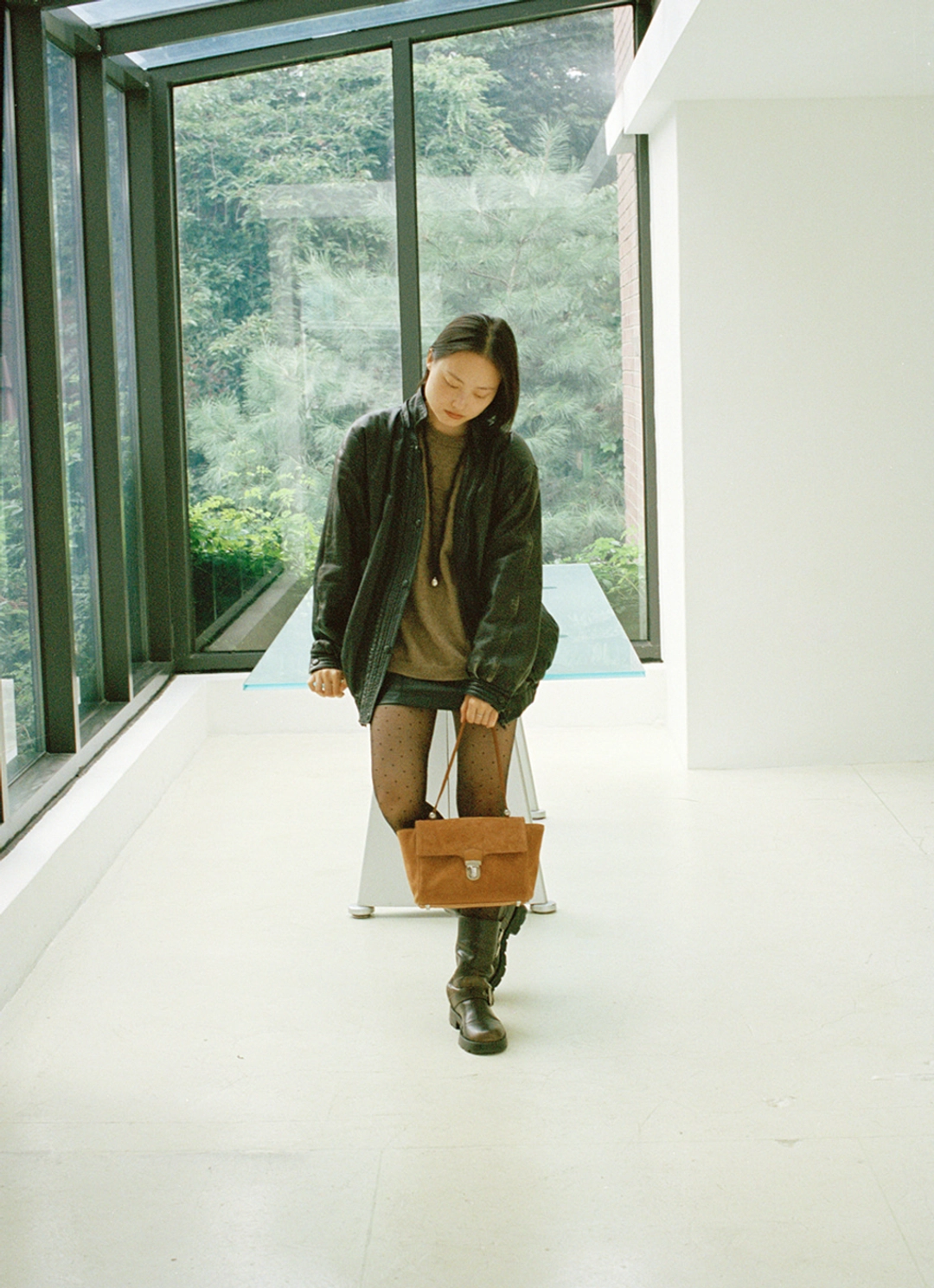 애테 BRIEF BAG MINI_OAK SUEDE 상품 이미지 2
